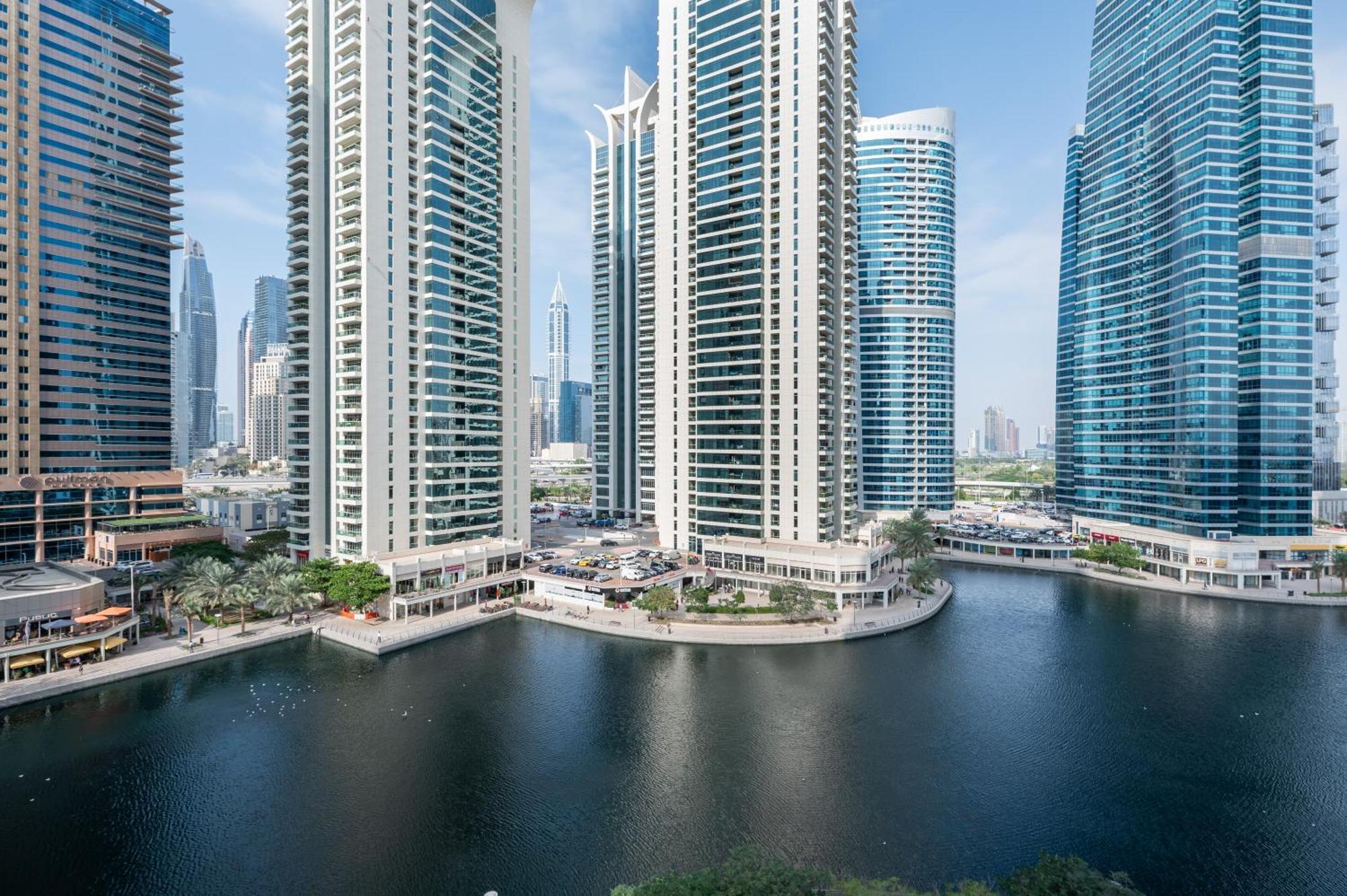 Upscale Studio Full Lake View In Goldcrest View Tower Дубай Экстерьер фото